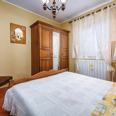 Апартаменты Stunning In With Kitchen