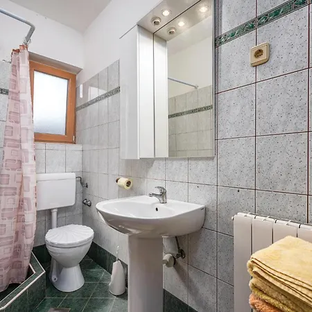 3 Bedroom Lovely In Rovinj