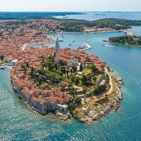 3 Bedroom Lovely In Apartmán Rovinj