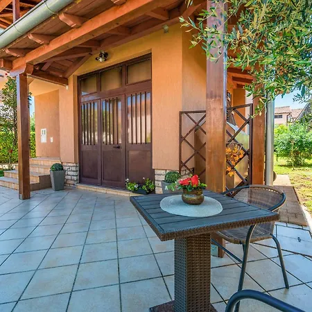 3 Bedroom Amazing In 罗维尼