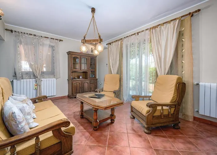 3 Bedroom Lovely In 公寓