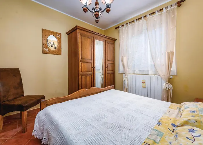 公寓 3 Bedroom Lovely In