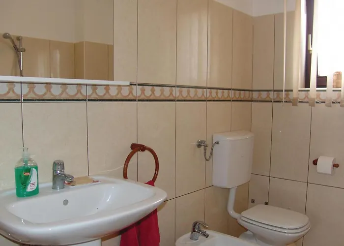 公寓 3 Bedroom Lovely In 罗维尼