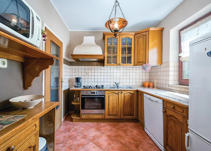 3 Bedroom Lovely In * 罗维尼