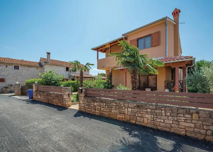 公寓 3 Bedroom Lovely In 罗维尼